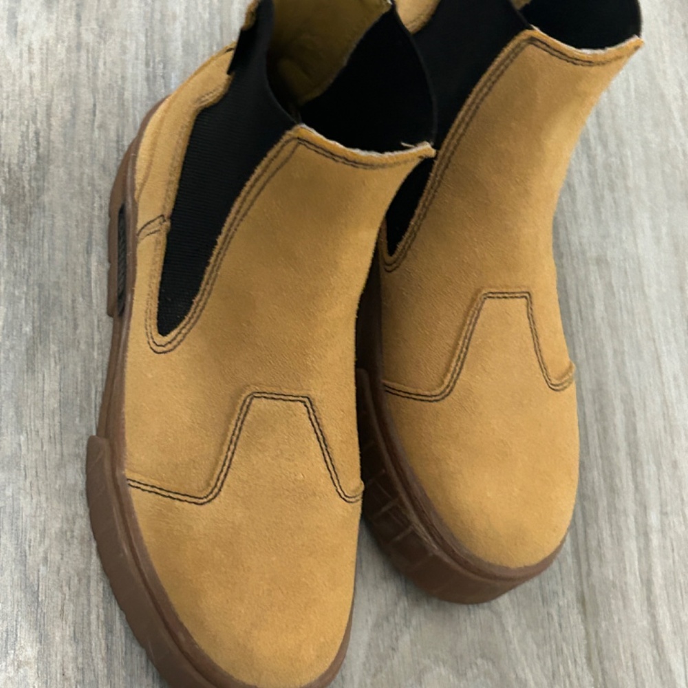 LIKE NEW! Women's Puma Mayze Tan Suede Platform Ankle Boot - 6 - Picture 10 of 14